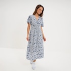Promo Robe longue empire taille smockée blanc femme à 25,19 € dans le catalogue La Halle à Haguenau