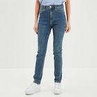 Promo Jeans slim taille haute Creeks denim dirty femme à 25,99 € dans le catalogue La Halle à Orchies