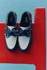 Chaussures bateaux tricolores en cuir - Monoprix Ajaccio à Ajaccio Chaussures bateaux tricolores en cuir en promo chez Monoprix Ajaccio Ajaccio à 47,99 €