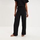 Pantalon large gaufré taille élastiquée noir femme en promo chez La Halle Colombes à 19,99 €