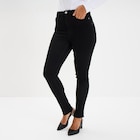 Promo Jeans skinny taille haute denim noir femme à 19,99 € dans le catalogue La Halle à Saint-Martial-d'Artenset