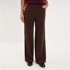 Pantalon à ponts flare effet crêpe marron foncé femme - La Halle Pantalon à ponts flare effet crêpe marron foncé femme à 25,99 € dans le catalogue La Halle