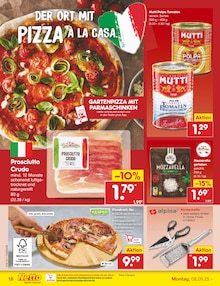 Pizza im Netto Marken-Discount Prospekt "Aktuelle Angebote" mit 65 Seiten (Lübeck)
