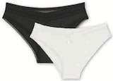 Lot de 2 slips ou shortys femme en promo chez Super U Lot de 2 slips ou shortys femme dans le catalogue Super U
