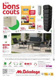 Offre Terreau universel dans le catalogue Mr.Bricolage du moment à la page 12