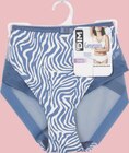 Slip "Generous" - DIM en promo chez Carrefour Slip "Generous" - DIM dans le catalogue Carrefour