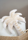 Coussin palmier brodé en promo chez B&M Paris à 4,99 €