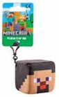 Cube minecraft en peluche de 8 cm avec clip en promo chez Intermarché Hyères à 3,90 €