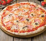 Pizza royale surgelée en promo chez Intermarché Alès à 3,29 €