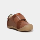 Promo Bottillons à scratchs en cuir camel bébé garçon à 35,99 € dans le catalogue La Halle à Saint-Paul-lès-Dax