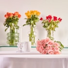Bouquet de 15 roses dans le catalogue Carrefour