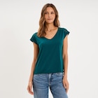 Promo T-shirt col en V ajouré épaules et dos vert foncé femme à 10,99 € dans le catalogue La Halle à Lanester