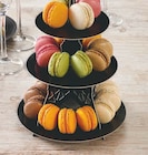 Macarons avec presentoir tour eiffel en promo à 9,99 € chez Super U Macarons avec presentoir tour eiffel dans le catalogue Super U