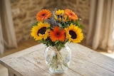 Bouquet duo de tournesols et germinis à Carrefour dans Saint-Martin-du-Var Bouquet duo de tournesols et germinis à Carrefour dans Saint-Martin-du-Var