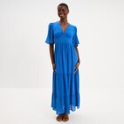 Robe longue fluide à volants bleu electrique femme en promo chez La Halle Robe longue fluide à volants bleu electrique femme dans le catalogue La Halle