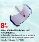 Balai aspirateur demi-lune avec brosses - Rural Master à Romans-sur-Isère Balai aspirateur demi-lune avec brosses en promo chez Rural Master Romans-sur-Isère à 8,90 €