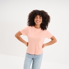 La Halle Aire-sur-la-Lys - Promo T-shirt col rond manches courtes coton rose poudrée femme Promo T-shirt col rond manches courtes coton rose poudrée femme à 4,99 € dans le catalogue La Halle à Aire-sur-la-Lys
