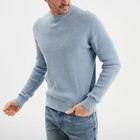 Pull en maille texturée col rond bleu ciel homme en promo chez La Halle Pull en maille texturée col rond bleu ciel homme dans le catalogue La Halle