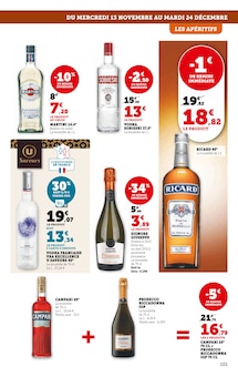 Promo Cointreau dans le catalogue Hyper U du moment à la page 101