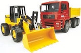 Camion benne et chargeur - BRUDER en promo chez La Grande Récré Camion benne et chargeur - BRUDER dans le catalogue La Grande Récré