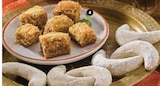 Mini Cornes de Gazelle ou mini Baklawa amandes - Les Délices de Djamila dans le catalogue Super U
