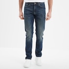 Jeans denim straight 5 poches denim dirty homme en promo chez La Halle Jeans denim straight 5 poches denim dirty homme dans le catalogue La Halle