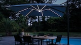 Parasol excentré carré 3m avec LEDs en promo chez Hyper U Angers à 259,00 €