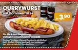 Currywurst mit Pommes frites im Möbel Kraft Prospekt zum Preis von 3,90 €