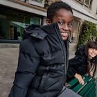 Doudoune droite à capuche noir garçon en promo chez La Halle Doudoune droite à capuche noir garçon dans le catalogue La Halle