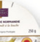 Camembert de Normandie A.O.P. au lait cru moulé à la louche - Monoprix Gourmet dans le catalogue Monoprix