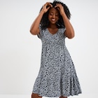 Promo Robe patineuse manches courtes bleu marine femme à 15,99 € dans le catalogue La Halle à Gannat