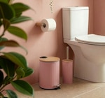 Brosse WC Flower Power métal/bambou en promo chez Maxi Bazar Brosse WC Flower Power métal/bambou dans le catalogue Maxi Bazar