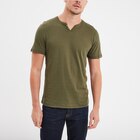 T-shirt manches courtes col tunisien vert kaki homme - La Halle T-shirt manches courtes col tunisien vert kaki homme à 4,49 € dans le catalogue La Halle