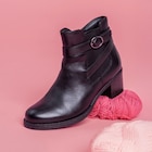 La Halle Neufchâtel-en-Bray - Promo Bottines avec boucles en cuir noir femme Promo Bottines avec boucles en cuir noir femme à 39,19 € dans le catalogue La Halle à Neufchâtel-en-Bray