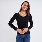Promo T-shirt coton col rond manches longues noir femme à 6,99 € dans le catalogue La Halle à Vaujours
