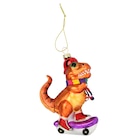 Ernstings family Lübbenau - Baumschmuck Dino mit Skateboard Angebot im Prospekt Baumschmuck Dino mit Skateboard bei Ernstings family im Lübbenau Prospekt für 7,99 €