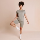 Promo Short cycliste de sport taille haute vert kaki femme à 15,99 € dans le catalogue La Halle à Meyzieu