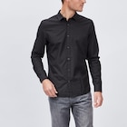 Promo Chemise ajustée col italien noir homme à 12,99 € dans le catalogue La Halle à Brignoles