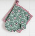 Set de 2 maniques rayés floral en promo chez B&M Calais à 3,49 €