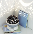 Veilleuse projecteur étoiles à piles dans le catalogue Maxi Bazar