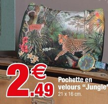 Pochette en velours “Jungle” - Bazarland à Nancy Pochette en velours “Jungle” en promo chez Bazarland Nancy à 2,49 €