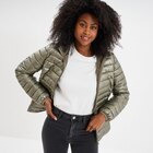 Doudoune légère déperlante à capuche vert kaki femme - La Halle à Quimper Doudoune légère déperlante à capuche vert kaki femme en promo chez La Halle Quimper à 29,99 €
