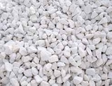 Graviers concassés marbre blanc 20 kg - Rural Master à Agen Graviers concassés marbre blanc 20 kg en promo chez Rural Master Agen à 5,95 €