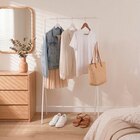 Promo Portant à vêtements en métal blanc H. 152 x L. 80 x P. 42 cm à 19,90 € dans le catalogue Castorama à Besançon