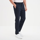 Pantalon de costume droit avec pinces bleu marine homme en promo chez La Halle Clermont-Ferrand à 25,99 €