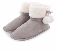 chaussons fausse fourrure femme - Action à Noisy-le-Grand chaussons fausse fourrure femme en promo chez Action Noisy-le-Grand à 3,98 €