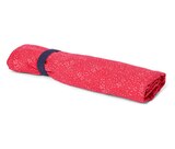 Outdoor-Handtuch, 50 x 100 cm, roter Alloverprint im Tchibo im Supermarkt Prospekt Outdoor-Handtuch, 50 x 100 cm, roter Alloverprint von im aktuellen Tchibo im Supermarkt Prospekt für 5,99 €