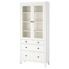 Vitrine mit 3 Schubladen weiß gebeizt von HEMNES für 299,00 € bei IKEA im Angebot Vitrine mit 3 Schubladen weiß gebeizt von HEMNES im aktuellen IKEA Prospekt