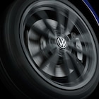 Volkswagen Zeulenroda - Dynamische Nabenkappen mit neuem Volkswagen Logo Angebot im Prospekt Dynamische Nabenkappen mit neuem Volkswagen Logo bei Volkswagen im Zeulenroda Prospekt für 121,90 €