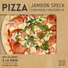 Pizza jambon speck gorgonzola mozzarella dans le catalogue Carrefour Market